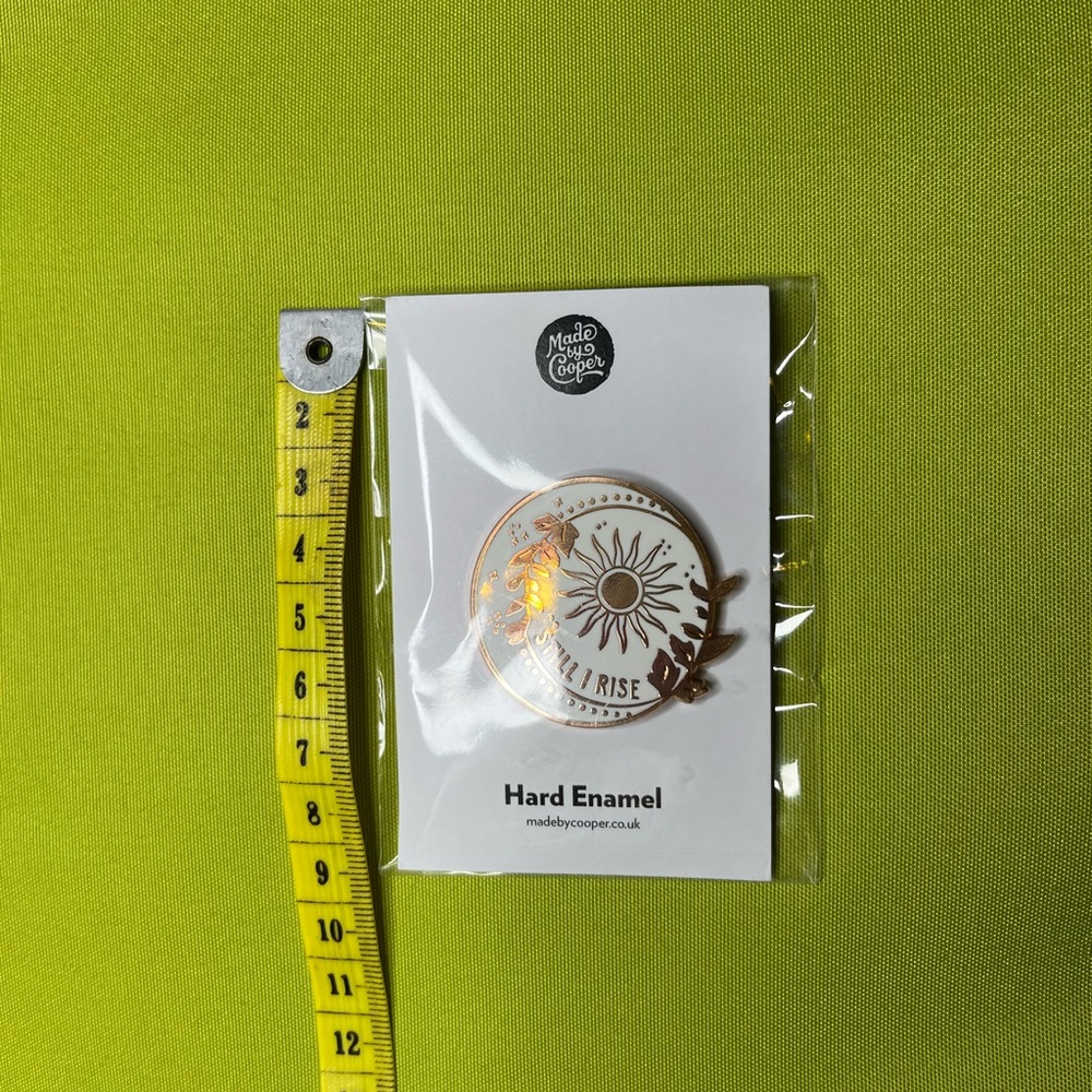 Hard Enamel Pin Moon - Picture 2 of 3